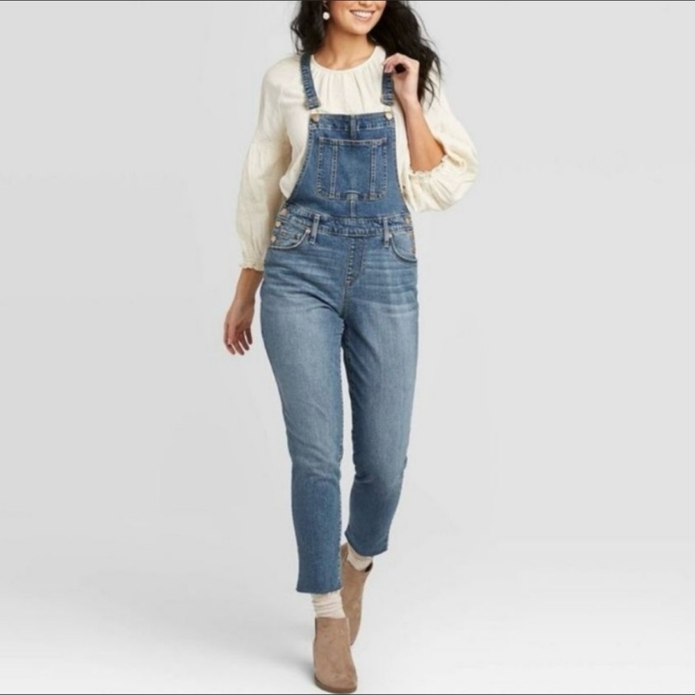 Universal Thread - Size 10 - Medium wash overalls EUC